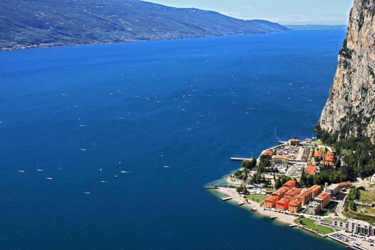 Campione Splendid View By Gardadomusmea Apartment Campione del Garda Ngoại thất bức ảnh